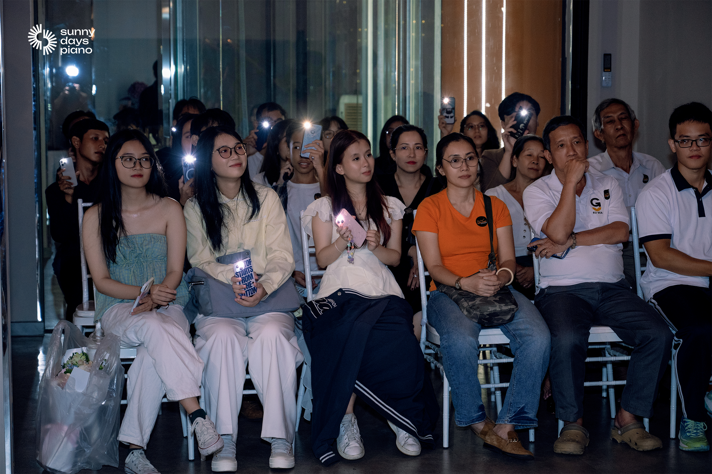 Khán giả đã có một đêm nhạc đầy cảm xúc với Sunny Days Piano và các Học Viên 